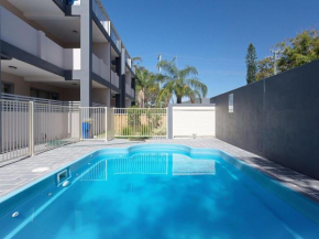 Shoal Bay Beach Apartments, 9 2 Shoal Bay Road, air conditioning, complex swimming pool and lift